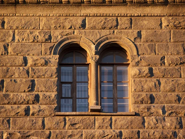 Fenêtres de la vieille maison — Photo
