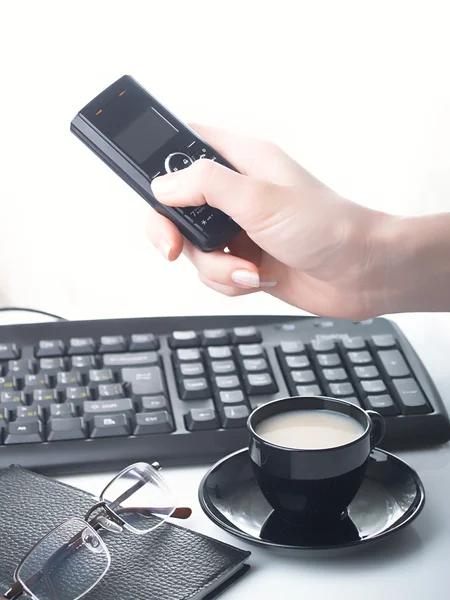 ofis içinde hareket eden telefon