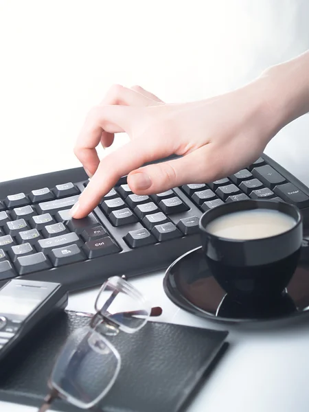 Hand on the keyboard — Stock Photo, Image