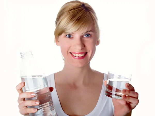 Menina água potável — Fotografia de Stock