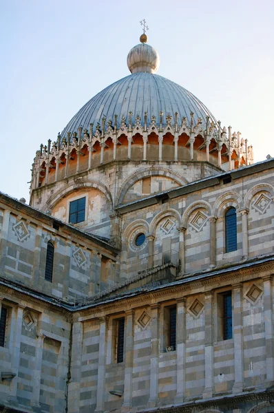 Pisa - Duomon katedraalin yksityiskohta, Italia — kuvapankkivalokuva