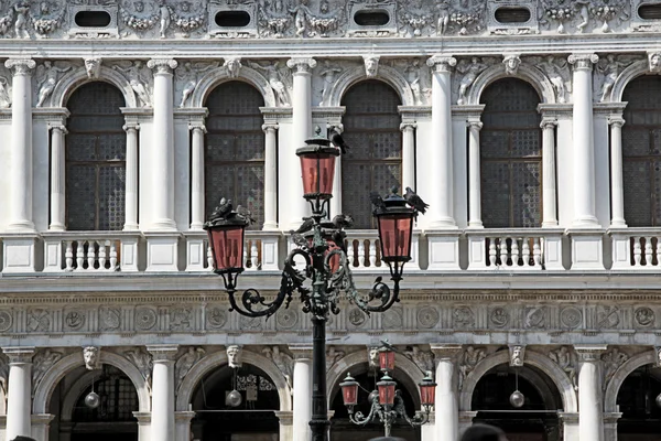 Venedik sokak lambası ayrıntılarını — Stok fotoğraf