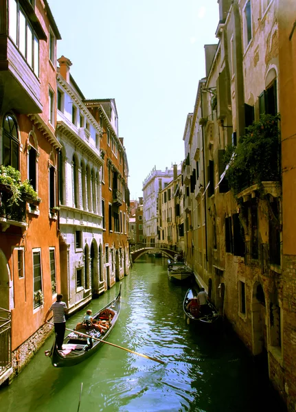 Gondola and the gondolier — Stock Photo, Image