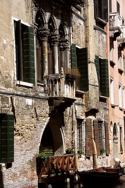 Een van de kanalen in Venetië, — Stockfoto