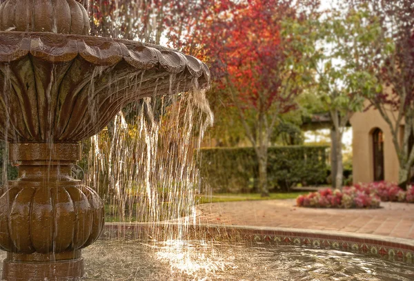 Dziedziniec fontanna — Zdjęcie stockowe