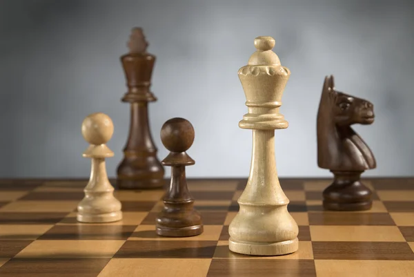 Piezas de ajedrez de madera — Foto de Stock