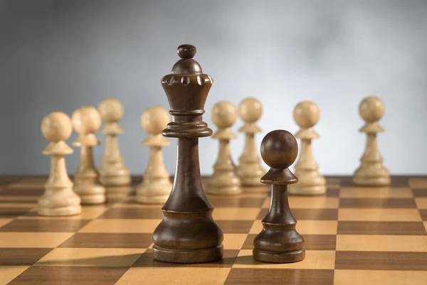Dřevěné šachové herní figurky — Stock fotografie