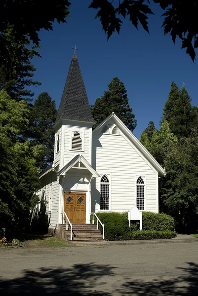Um quarto igreja rural — Fotografia de Stock