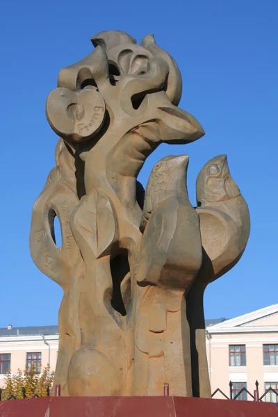 Статуя - птица — стоковое фото