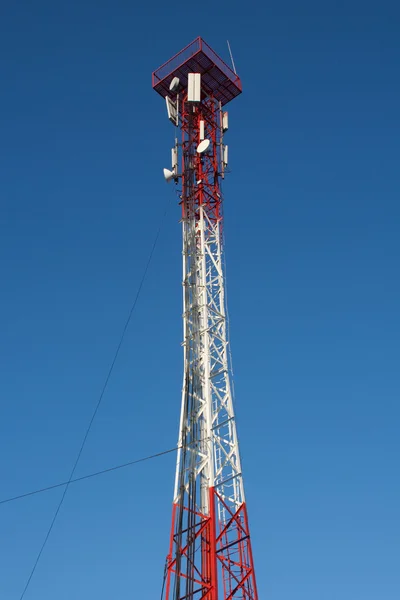 Telekomünikasyon tavırları anten — Stok fotoğraf