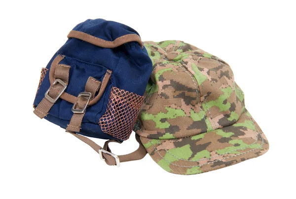 Plecak i baseball kapelusz — Zdjęcie stockowe