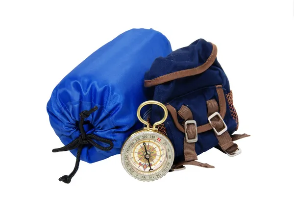 Sırt çantası, uyku tulumu ve pusula — Stok fotoğraf