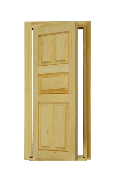 Деревянная дверь частично открыта — стоковое фото