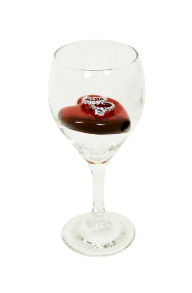Weinglas mit Diamant-Verlobung — Stockfoto