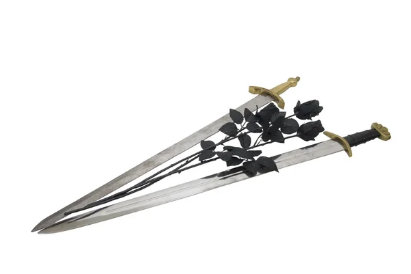 Schwerter und schwarze Rosen — Stockfoto