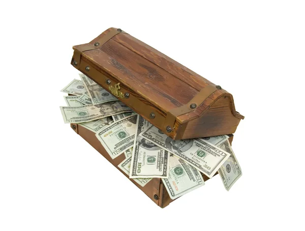 Dřevěná truhla s pokladem plné peněz — Stock fotografie
