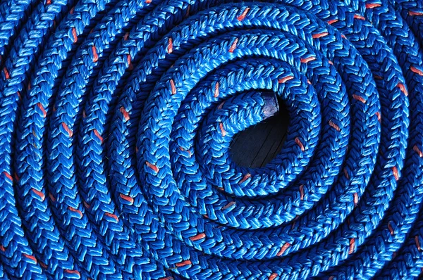 코일된 블루 로프의 클로즈업 — 스톡 사진