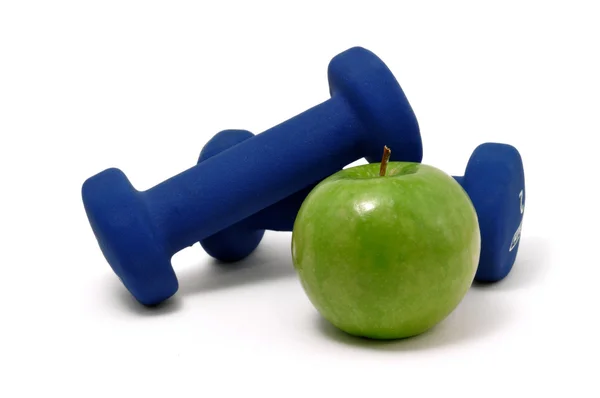 Kék súlyokat és a zöld alma — Stock Fotó