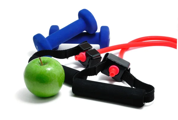 Widerstandsband, Gewichte und grüner Apfel — Stockfoto