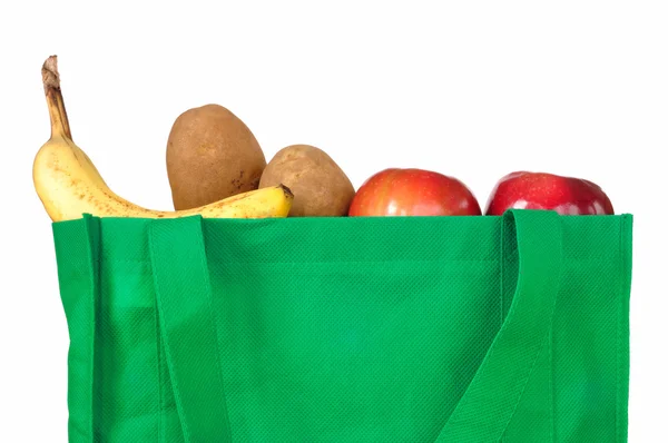 Matvaror i återanvändbara grön väska — Stockfoto