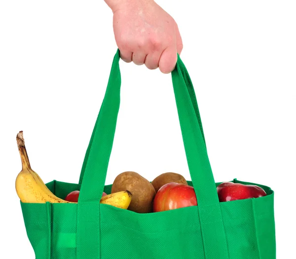 Yeniden kullanılabilir yeşil çanta erzak taşıyan — Stok fotoğraf