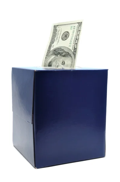Un billet de cent dollars dans une boîte à tissus — Photo
