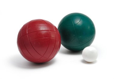 Kırmızı ve yeşil bocce topu