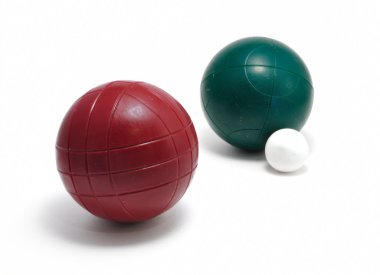 Kırmızı ve yeşil bocce topu