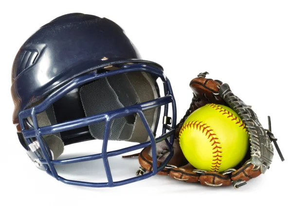 Helm, gelber Softball und Handschuh — Stockfoto