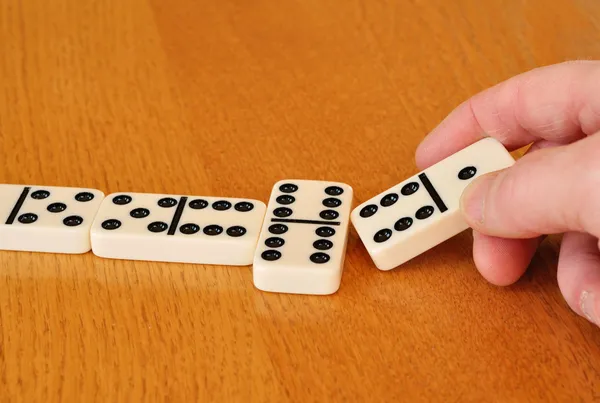 Dominosteine spielen — Stockfoto