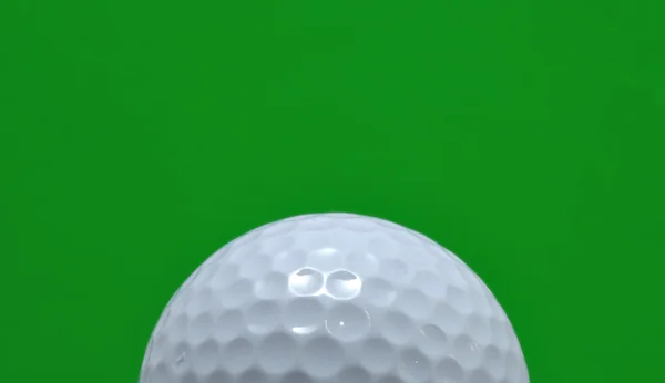 Pelota de golf con fondo verde — Foto de Stock
