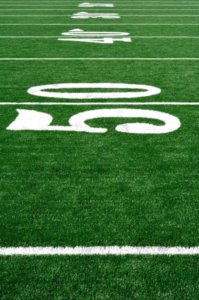 50 Yard Line sul campo di football americano — Foto Stock