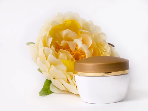 Cream and flower — Stock Photo, Image