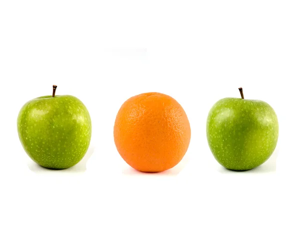 Яблука і помаранчевий — стокове фото