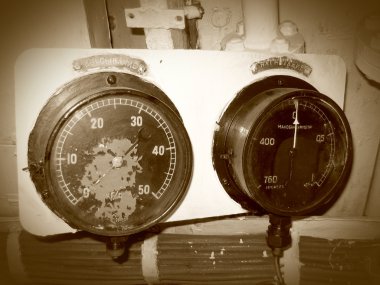 Old manometers clipart
