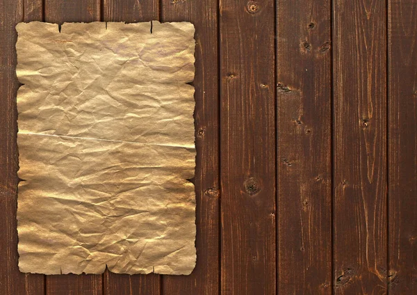 Altpapier auf Holz — Stockfoto