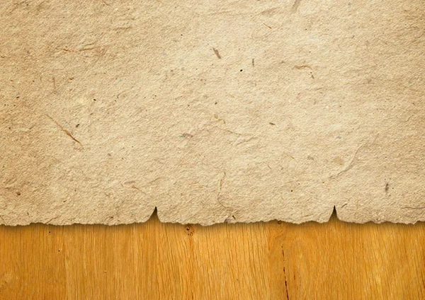 Altpapier auf Holz — Stockfoto