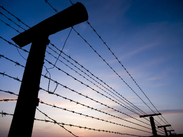 Забор из колючей проволоки - Железный занавес — стоковое фото