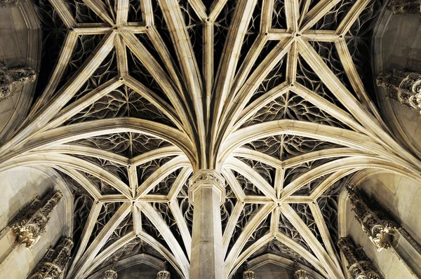 Plafond du bâtiment gothique — Photo