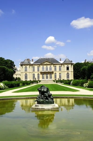 Manor building and garden Rodin — Stock Photo, Image