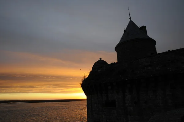 Burg im Sonnenuntergang — Stockfoto