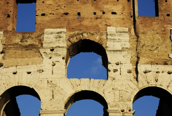 Ściany Koloseum starożytnego Rzymu — Zdjęcie stockowe