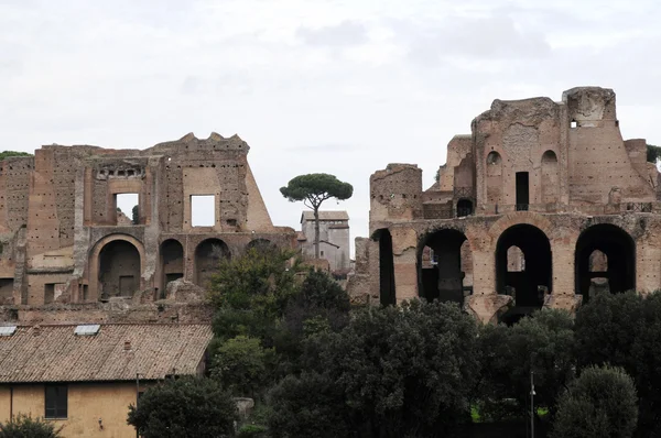 Bâtiment en ruine de la Rome antique — Photo