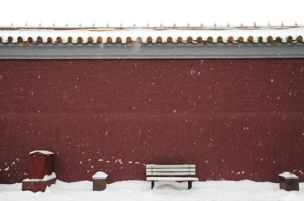 Red wall in the snow — Stock Photo, Image