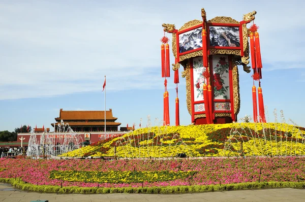Lanterne et place Tiananmen en vacances — Photo