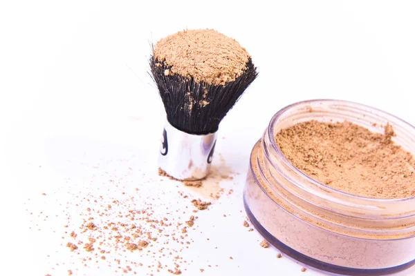 Make-up borstel en poeder — Stockfoto