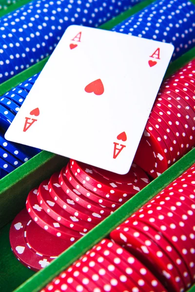 Фишки для покера с тузом — стоковое фото