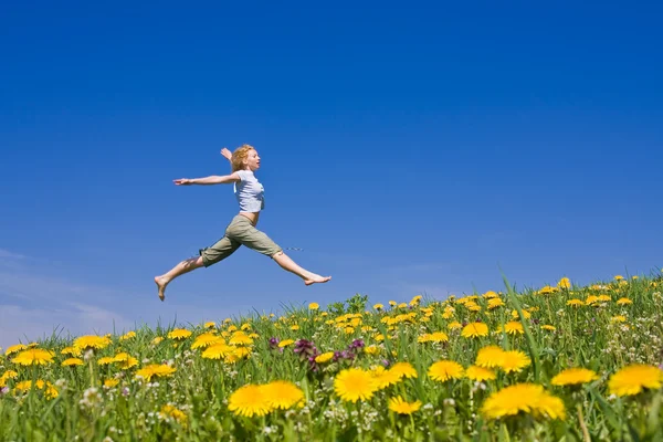Young woman having fun on meadow — Stock Photo, Image