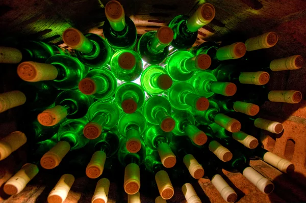 Винные бутылки — стоковое фото