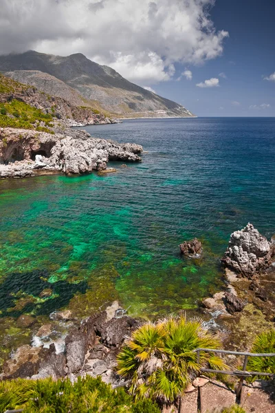 Відстань складає природного заповідника, Сицилія — стокове фото